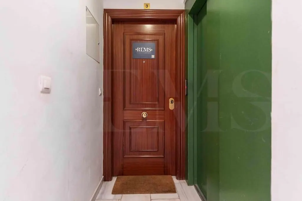 Cozy Apartment Near Plaza De La Merced By Rems Málaga España