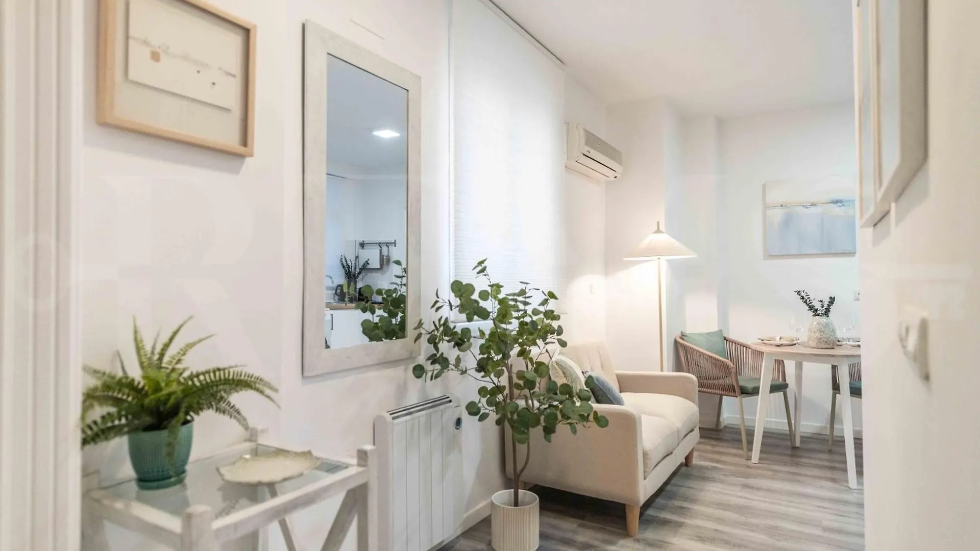 Cozy Apartment Near Plaza De La Merced By Rems Malaga