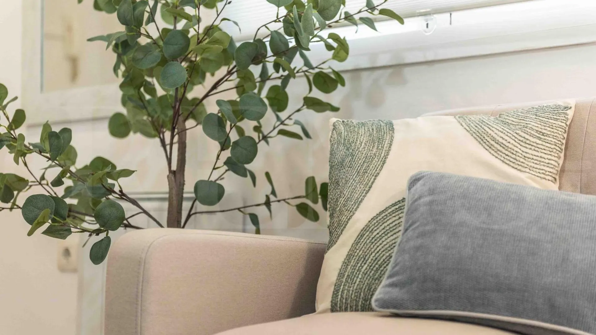 Cozy Apartment Near Plaza De La Merced By Rems Malaga