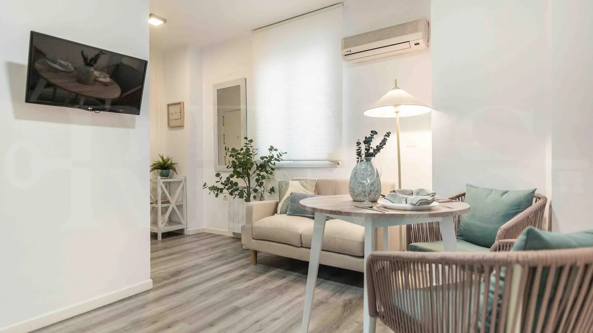 Cozy Apartment Near Plaza De La Merced By Rems Malaga 0*,  Spain