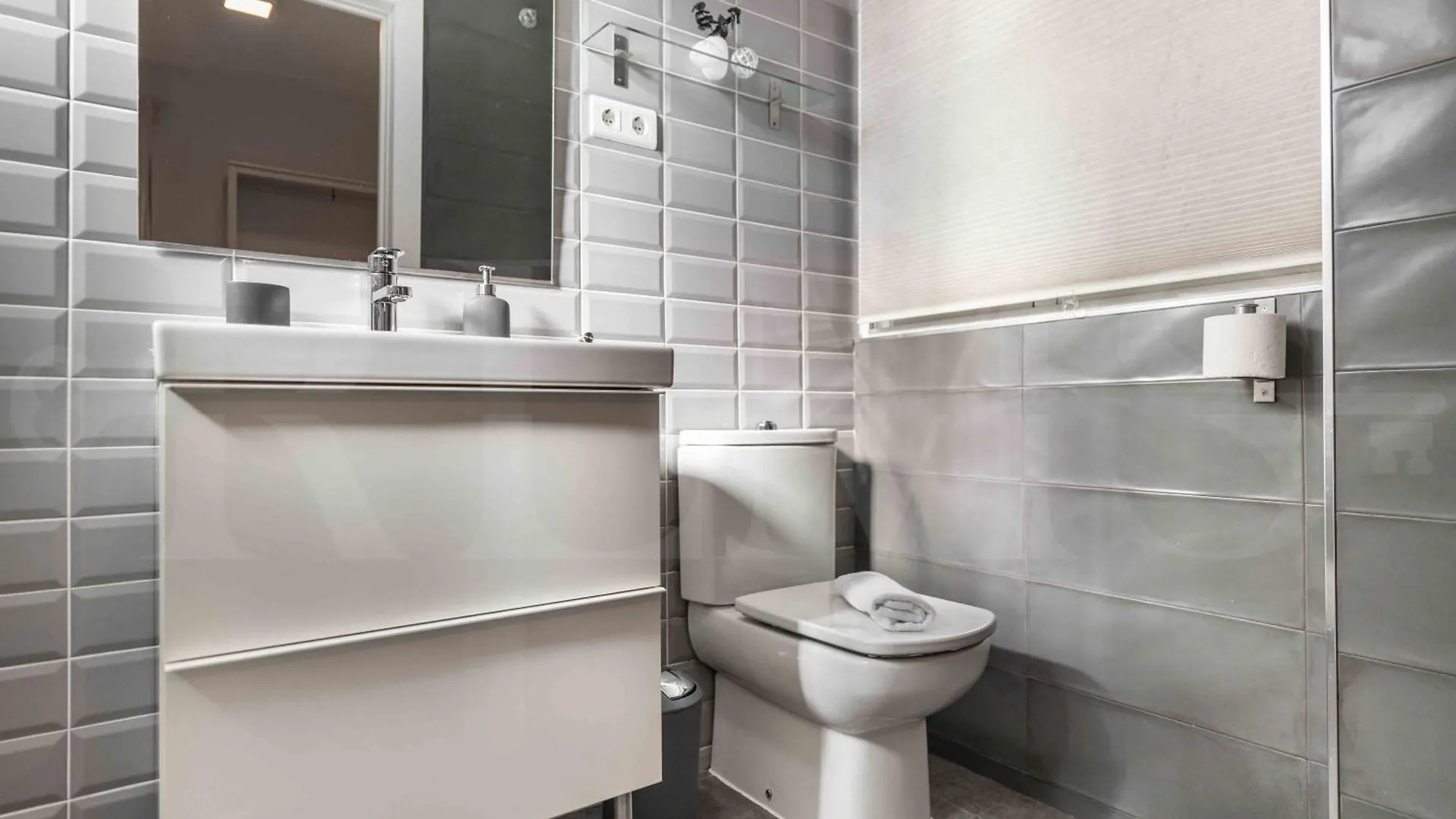 Cozy Apartment Near Plaza De La Merced By Rems Malaga